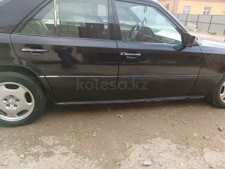 Mercedes-Benz E 220 1993 года за 1 250 000 тг. в Кызылорда – фото 6