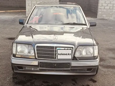 Mercedes-Benz E 230 1991 года за 750 000 тг. в Караганда – фото 2