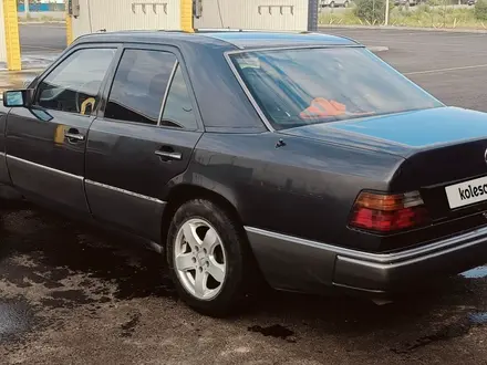 Mercedes-Benz E 230 1991 года за 750 000 тг. в Караганда – фото 7