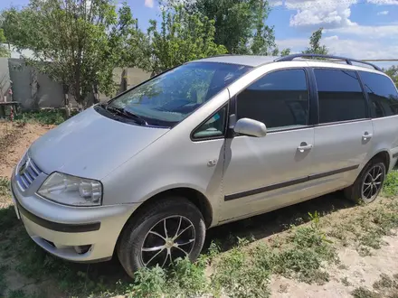 Volkswagen Sharan 2000 года за 3 200 000 тг. в Уральск – фото 4