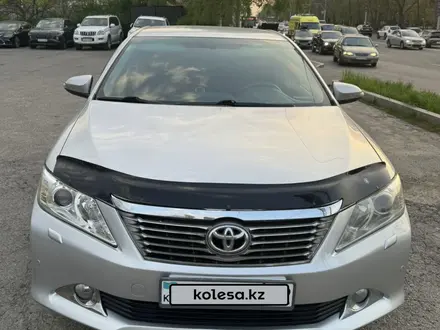Toyota Camry 2014 года за 10 600 000 тг. в Алматы – фото 2