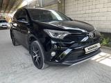 Toyota RAV4 2018 года за 12 300 000 тг. в Алматы