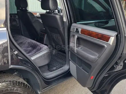 Volkswagen Touareg 2008 года за 7 700 000 тг. в Алматы – фото 4