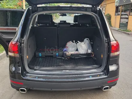 Volkswagen Touareg 2008 года за 7 700 000 тг. в Алматы – фото 7