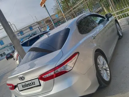 Toyota Camry 2018 года за 14 000 000 тг. в Алматы – фото 2