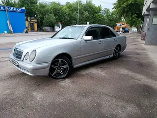 Mercedes-Benz E 230
