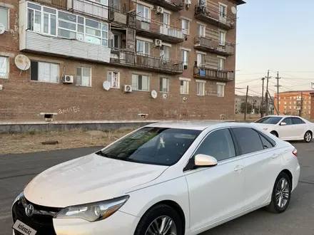 Toyota Camry 2017 года за 6 200 000 тг. в Атырау