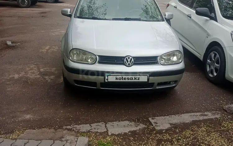 Volkswagen Golf 2002 годаүшін3 200 000 тг. в Астана