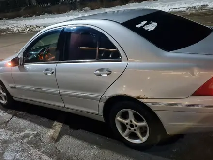 Mercedes-Benz C 200 2001 года за 2 700 000 тг. в Астана – фото 3