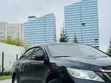 Toyota Camry 2014 года за 9 350 000 тг. в Астана – фото 2