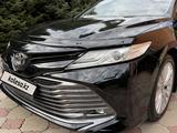 Toyota Camry 2018 года за 15 300 000 тг. в Алматы – фото 5