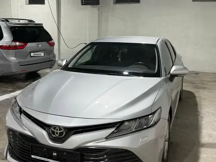 Toyota Camry 2020 года за 14 200 000 тг. в Тараз – фото 3