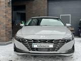 Hyundai Elantra 2022 года за 12 400 000 тг. в Атырау – фото 2