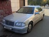 Mercedes-Benz C 240 1998 года за 2 200 000 тг. в Астана – фото 3