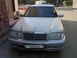 Mercedes-Benz C 240 1998 года за 2 200 000 тг. в Астана – фото 4
