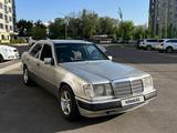 Mercedes-Benz E 220 1992 года за 3 500 000 тг. в Алматы