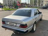 Mercedes-Benz E 220 1993 года за 3 500 000 тг. в Алматы – фото 2