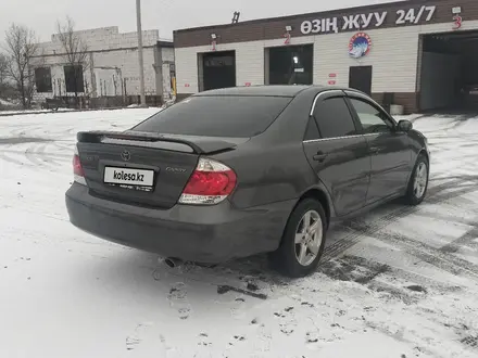 Toyota Camry 2005 года за 5 200 000 тг. в Актобе – фото 4