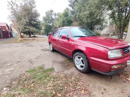 Volkswagen Vento 1997 года за 2 350 000 тг. в Уральск – фото 4