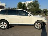 Volkswagen Touareg 2005 года за 3 200 000 тг. в Караганда – фото 3