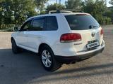 Volkswagen Touareg 2005 года за 3 200 000 тг. в Караганда – фото 5