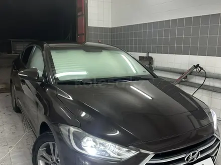 Hyundai Elantra 2018 года за 7 800 000 тг. в Атырау – фото 3