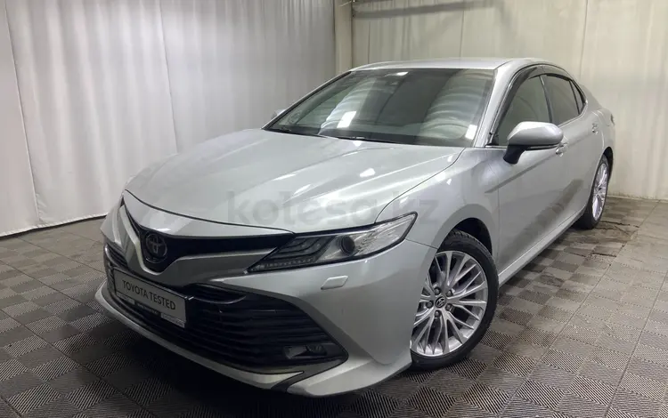 Toyota Camry Luxe 2020 года за 13 900 000 тг. в Алматы