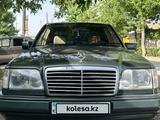 Mercedes-Benz E 320 1994 года за 2 800 000 тг. в Атакент