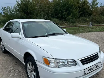 Toyota Camry 2001 года за 3 200 000 тг. в Усть-Каменогорск