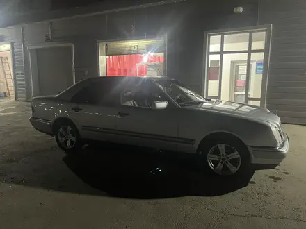 Mercedes-Benz E 230 1995 года за 2 950 000 тг. в Астана – фото 19