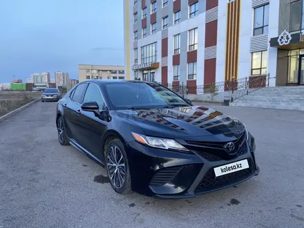 Toyota Camry 2019 года за 13 300 000 тг. в Астана