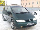 Volkswagen Sharan 1996 годаfor2 800 000 тг. в Алматы