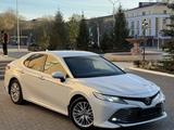 Toyota Camry 2019 года за 14 600 000 тг. в Алматы – фото 2