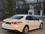 Toyota Camry 2019 года за 14 600 000 тг. в Алматы – фото 4