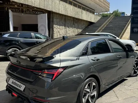 Hyundai Elantra 2023 года за 9 490 000 тг. в Алматы – фото 11
