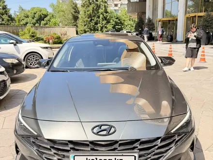 Hyundai Elantra 2023 года за 9 490 000 тг. в Алматы