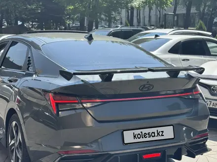 Hyundai Elantra 2023 года за 9 490 000 тг. в Алматы – фото 3