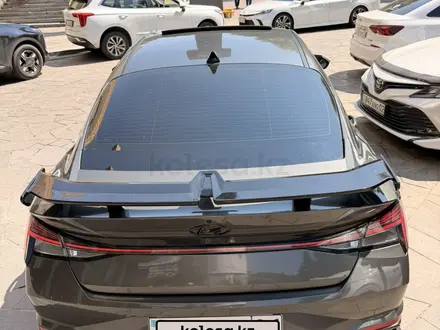 Hyundai Elantra 2023 года за 9 490 000 тг. в Алматы – фото 6