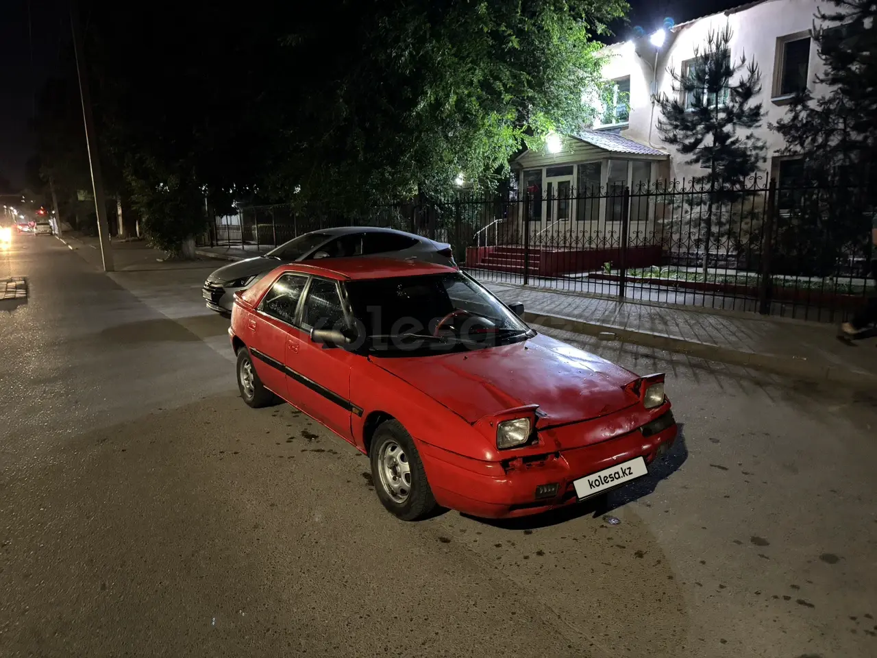 Mazda 323, 1992