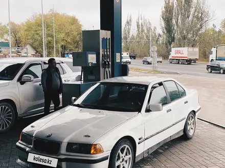 BMW 320 1991 года за 1 200 000 тг. в Алматы – фото 4