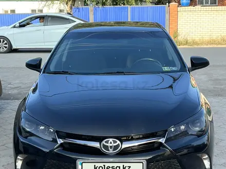 Toyota Camry 2016 года за 9 900 000 тг. в Актобе – фото 9