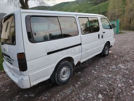 Toyota Hiace 1997 года за 1 700 000 тг. в Есик – фото 5