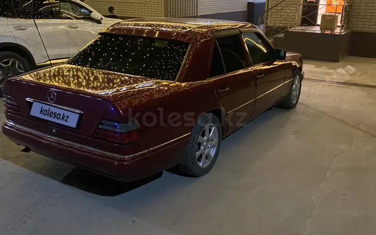 Mercedes-Benz E 220 1994 годаүшін1 800 000 тг. в Астана