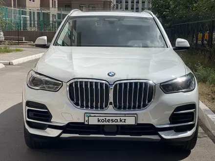 BMW X5 2022 года за 42 500 000 тг. в Астана