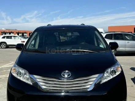 Toyota Sienna 2016 года за 8 888 888 тг. в Актау