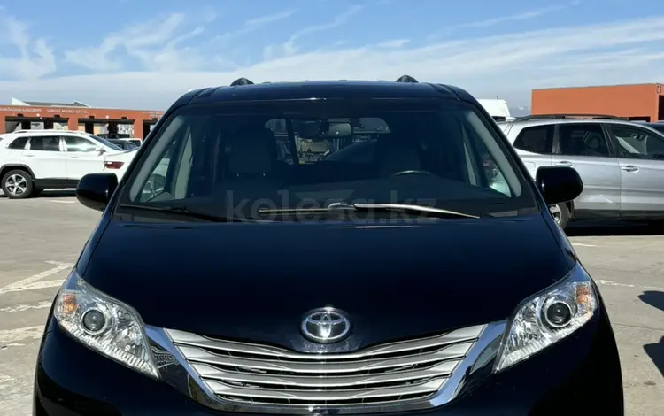Toyota Sienna 2016 года за 8 888 888 тг. в Актау