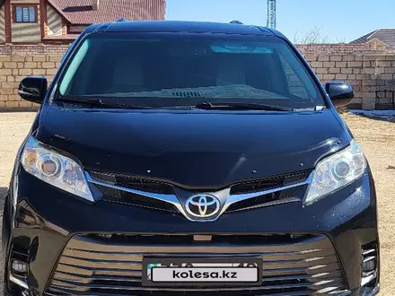 Toyota Sienna 2015 года за 12 500 000 тг. в Актау