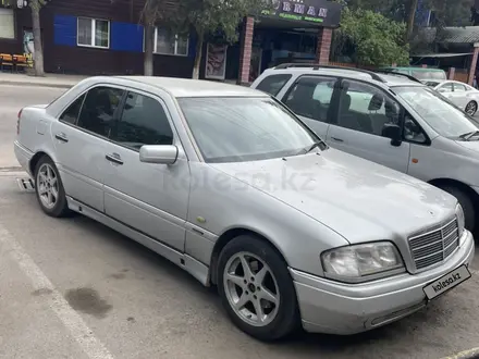 Mercedes-Benz C 280 1997 года за 2 600 000 тг. в Алматы – фото 2