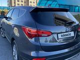 Hyundai Santa Fe 2015 годаүшін10 500 000 тг. в Астана – фото 3