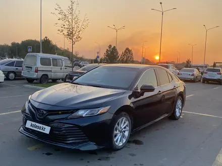 Toyota Camry 2021 года за 10 500 000 тг. в Алматы